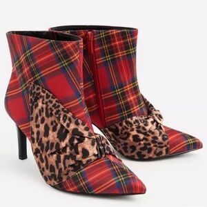 Torrid Betsey Johnson pointed booties. Size 9 Wide